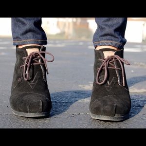 TOM'S! - Adorable Desert Wedge Brown Booties